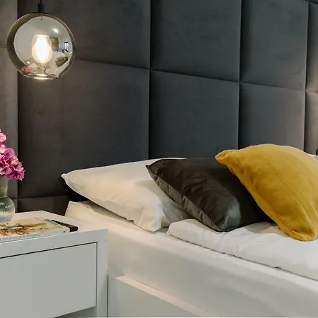 Boutique Joyce With Free Parking Bed & Breakfast 4*