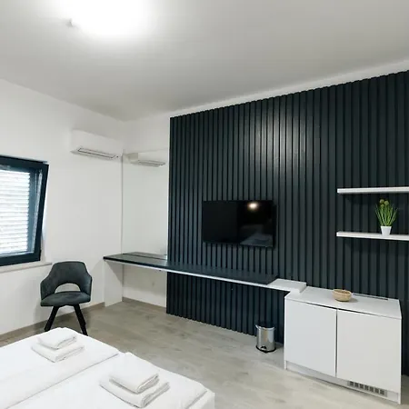 Bed & Breakfast Boutique Joyce With Free Parking 4*