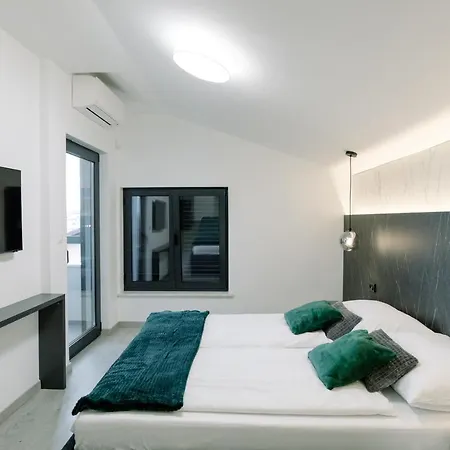 Boutique Joyce With Free Parking Bed & Breakfast