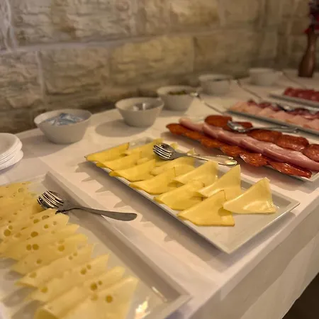 Bed & Breakfast Boutique Joyce With Free Parking