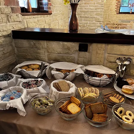 Boutique Joyce With Free Parking Bed & Breakfast 3*