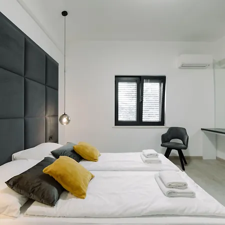 Bed & Breakfast Boutique Joyce With Free Parking