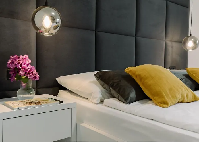 Boutique Joyce With Free Parking Bed and breakfast 4*