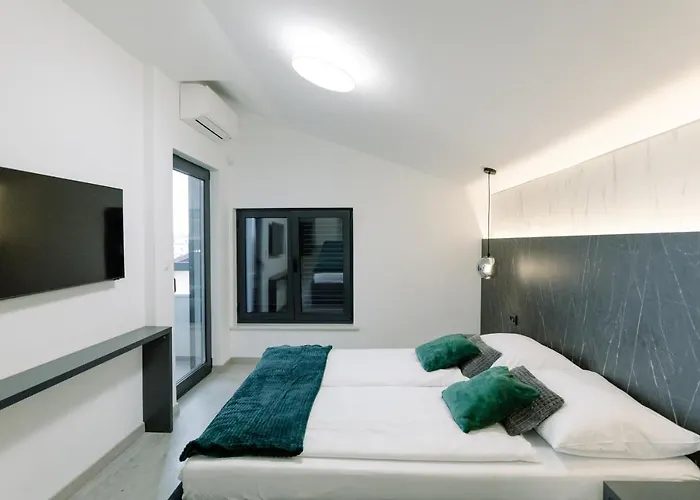 Boutique Joyce With Free Parking Bed & Breakfast