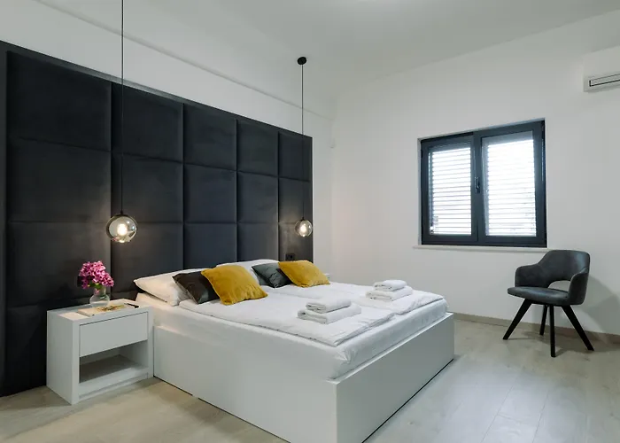 Boutique Joyce With Free Parking 4*