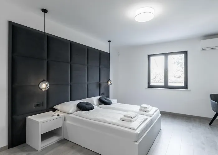 Boutique Joyce With Free Parking Bed and breakfast