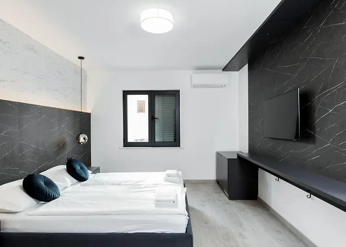 Boutique Joyce With Free Parking Bed and breakfast