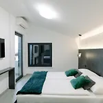 Boutique Joyce With Free Parking Oda ve Kahvaltı